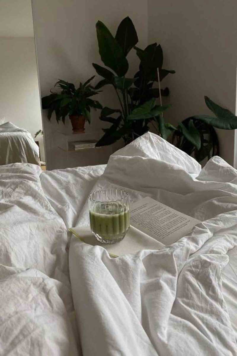 picture of bedsheets and pillowcases which are frequent acne triggers