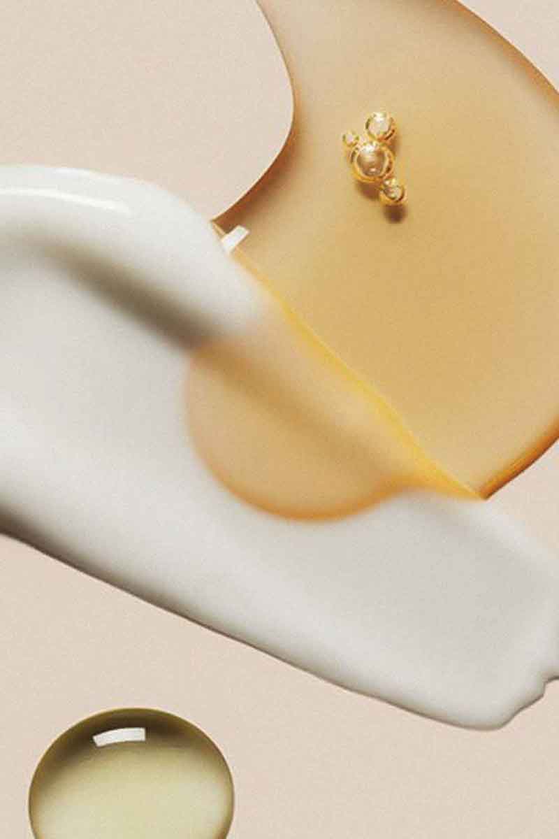 decorative image of facial oils and roman chamomile oil