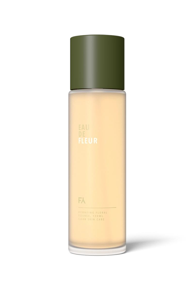 Eau de fleur by fields of yarrow, soothing and hydrating for acne treatment