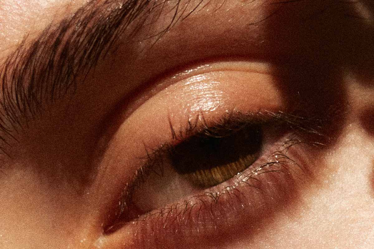 closeup image of healthy eyes thanks to an anti aging skincare routine