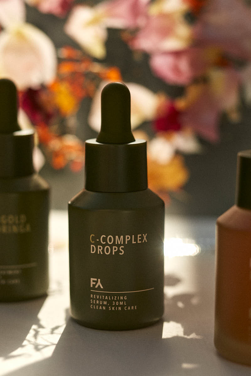 Image of the C-COMPLEX DROPS from fields of yarrow for the anti aging skincare routine