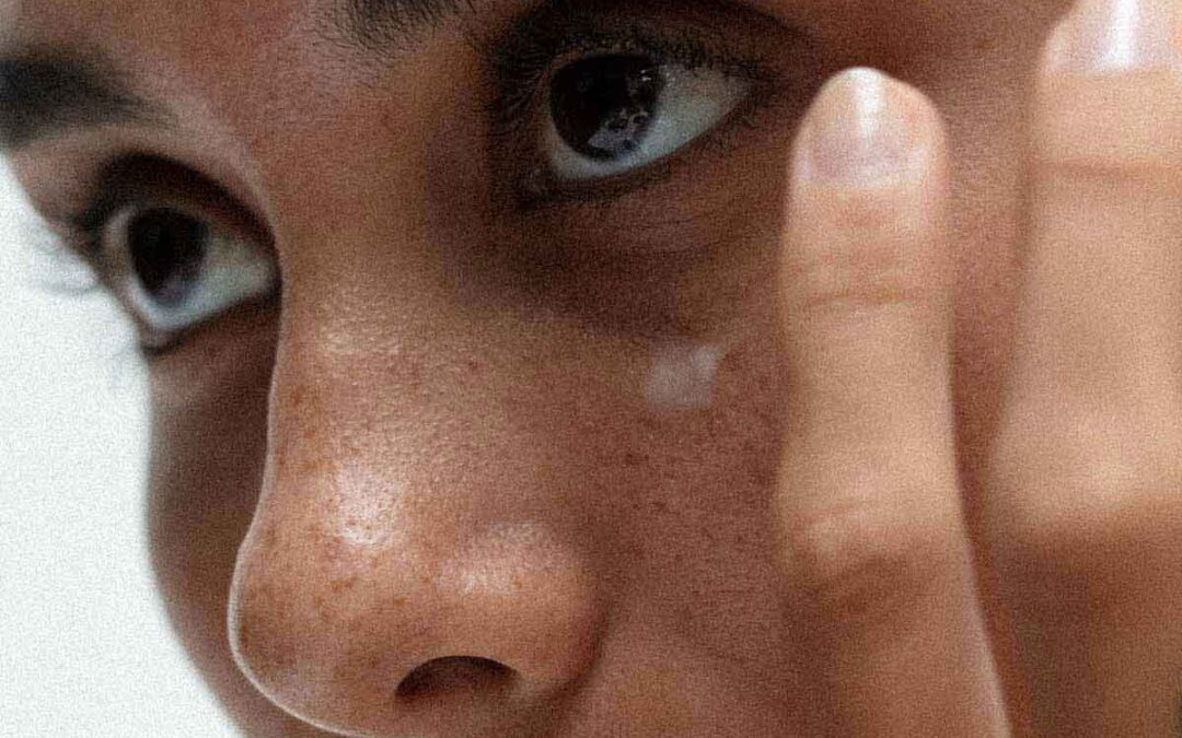 cover image for the article how to choose the right moisturizer for dry skin, showing a woman using a moisturizer